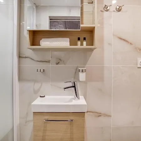 Apartment Flat For 4 Located In The Heart Of Paris Paris