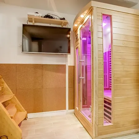 Apartment Flat For 4 Located In The Heart Of Paris